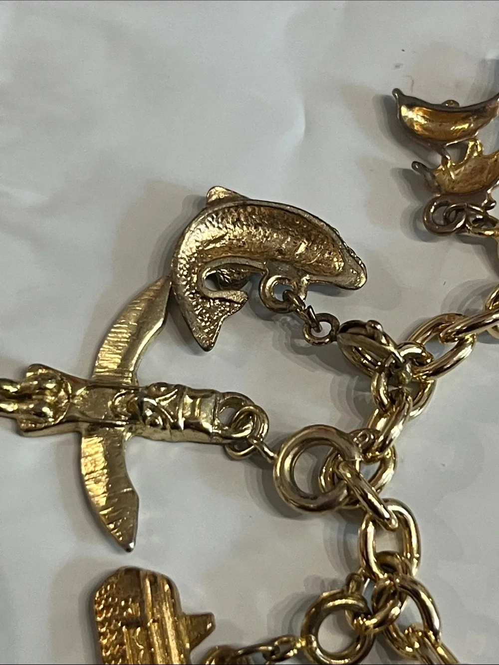 DIAMOND INTERNATIONAL GOLDTONE CHARM BRACELET